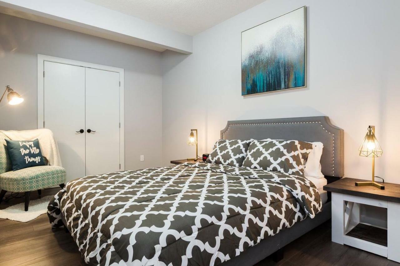 Modern Executive Suite I Complimentary Netflix & Parking! Edmonton Exterior foto