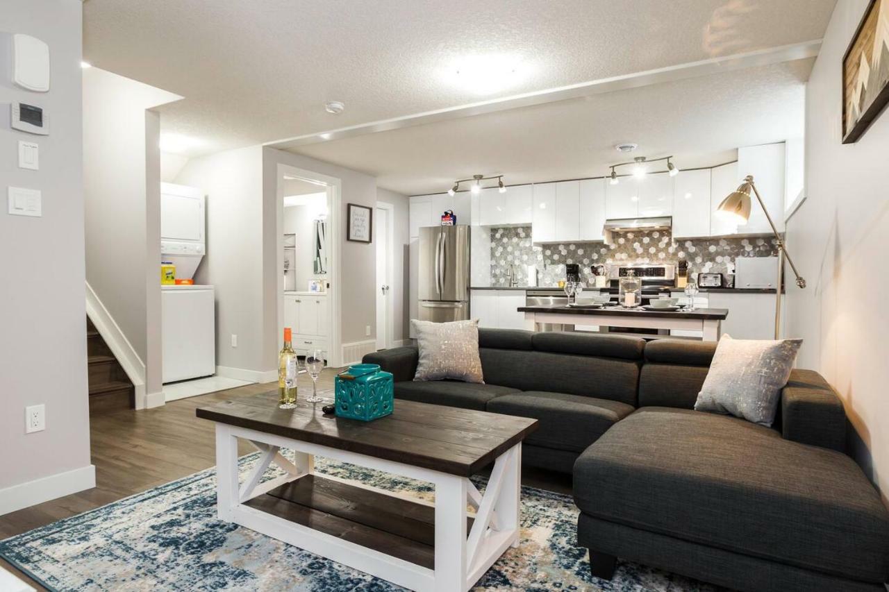 Modern Executive Suite I Complimentary Netflix & Parking! Edmonton Exterior foto