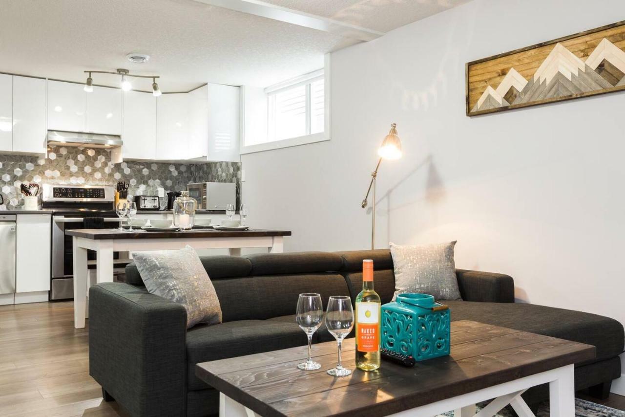Modern Executive Suite I Complimentary Netflix & Parking! Edmonton Exterior foto