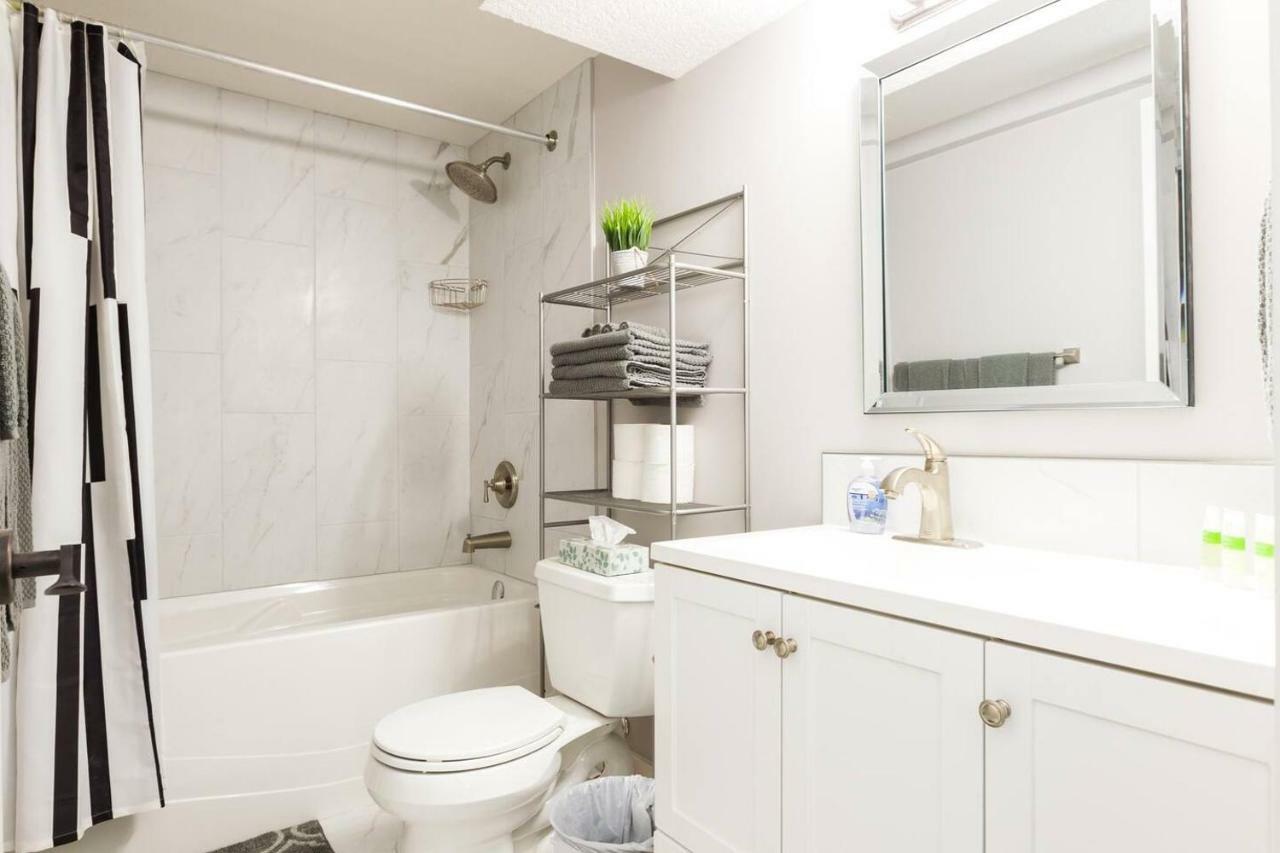 Modern Executive Suite I Complimentary Netflix & Parking! Edmonton Exterior foto