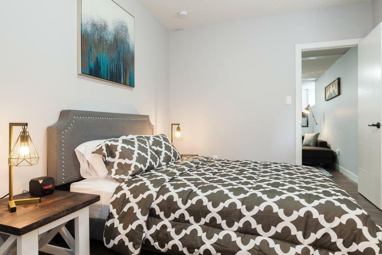 Modern Executive Suite I Complimentary Netflix & Parking! Edmonton Exterior foto
